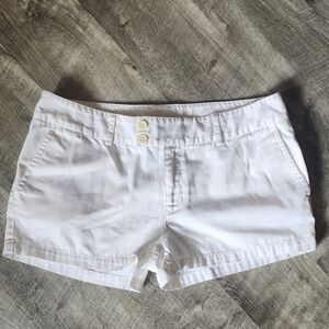 The North Face Women's Low Waist Ivory Shorts